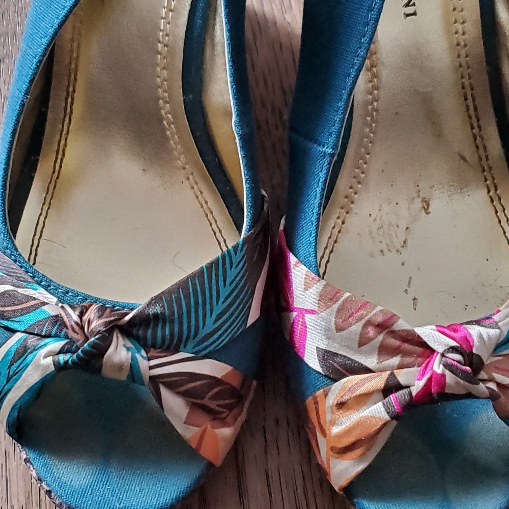 Shoes - Picture 3 of 4